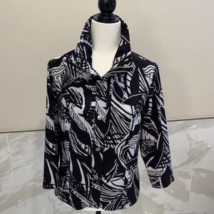 Chico's Black and White Patterned Blazer with 3/4 length sleeves. Light weight